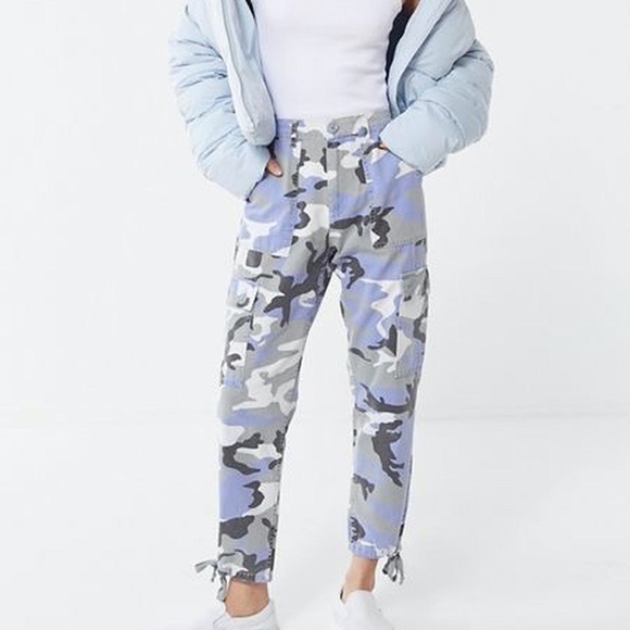 Urban Outfitters Camo jogger/Cargo pants - Picture 2 of 2